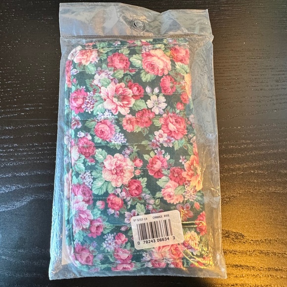 💙 NEW Cross-Stitch Kit Cosmetic Pouch, DIY design + floral pouch, Charles Craft - Picture 2 of 5